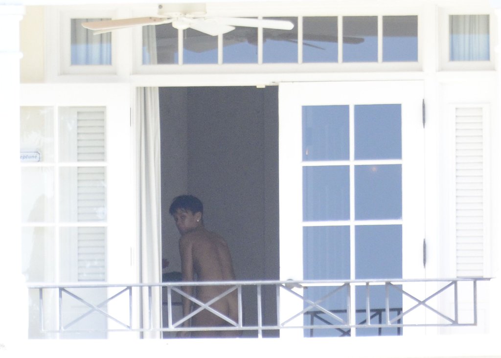 Rihanna (2)