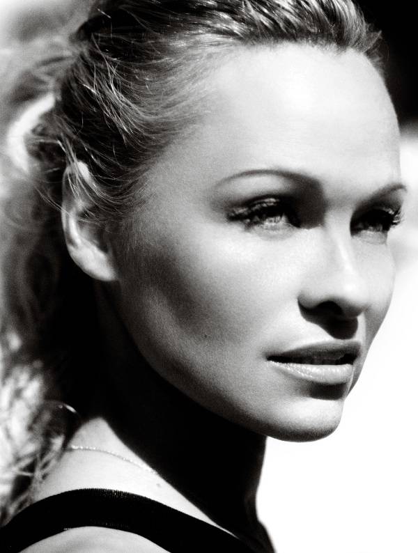 Pamela-Anderson-Vogue-07