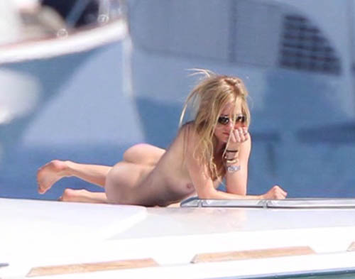 Avril Lavigne desnuda (1)