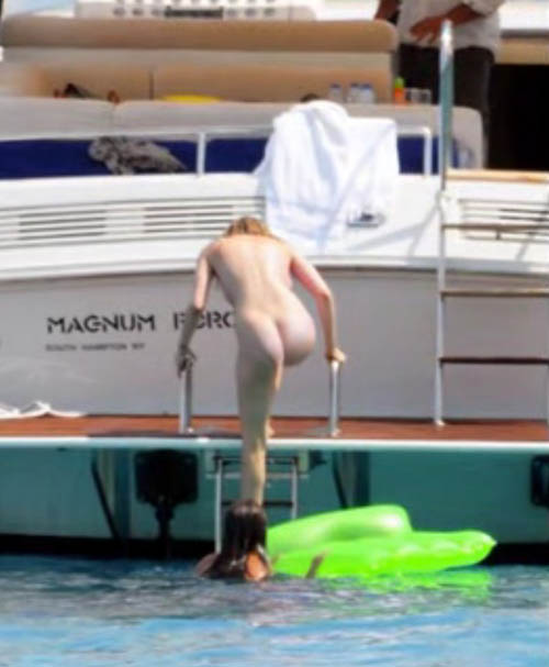 Avril Lavigne desnuda (2)