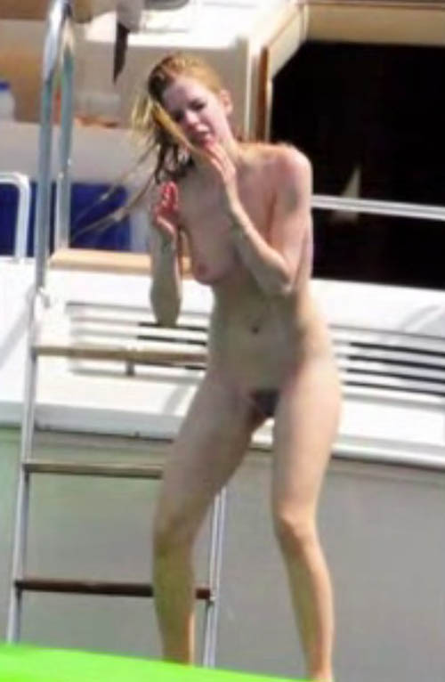 Avril Lavigne desnuda (8) .
