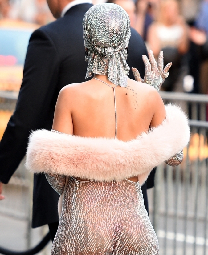 Rihanna trasparencia (8)