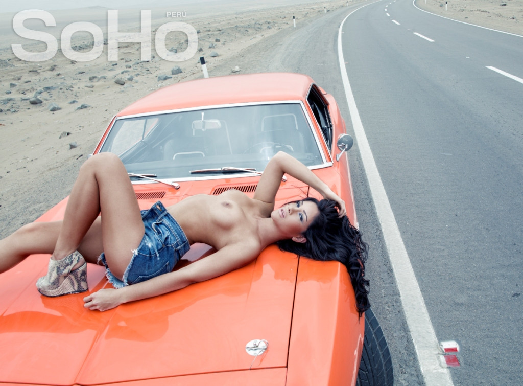 Andrea Cifuentes desnuda en Soho Perú (2)
