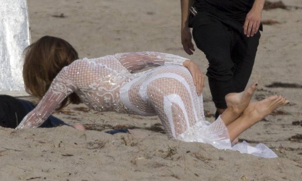 Cindy-Crawford-see-through-02