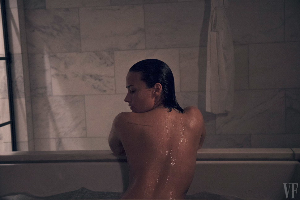 Demi-Lovato-Nude-6-omx