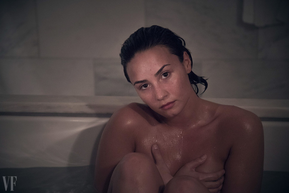 Demi-Lovato-Nude-8-omx