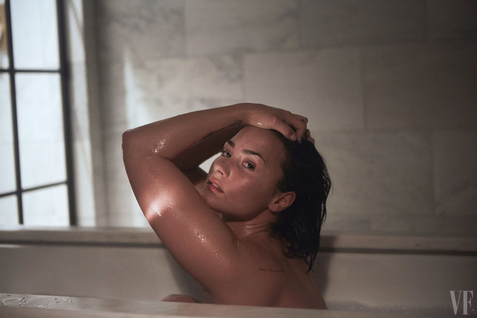 Demi-Lovato-Nude-9-omx