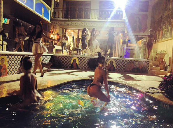 Travers Beynon y su mansion del amor (16)