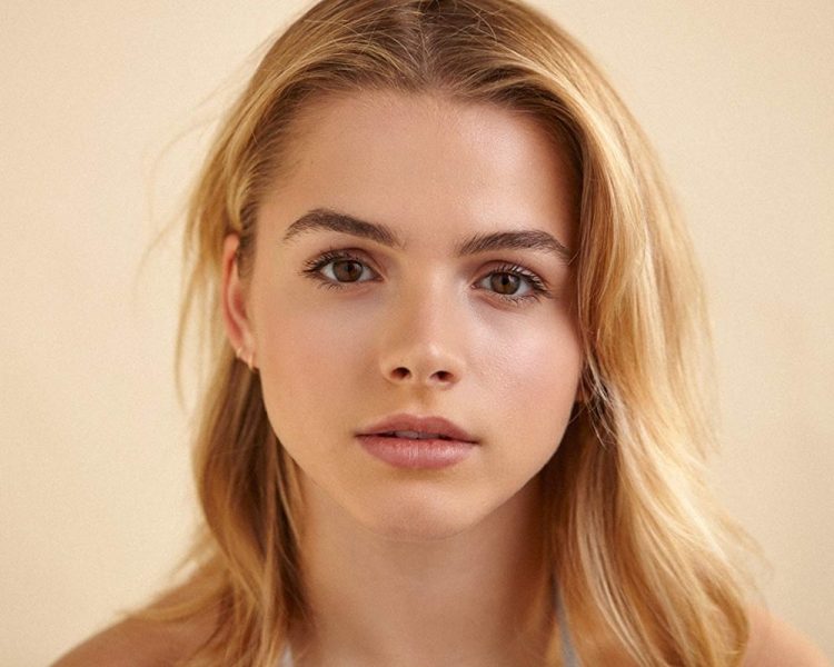 Laine Neil y su debut en Desnudo en “Strange Angel”